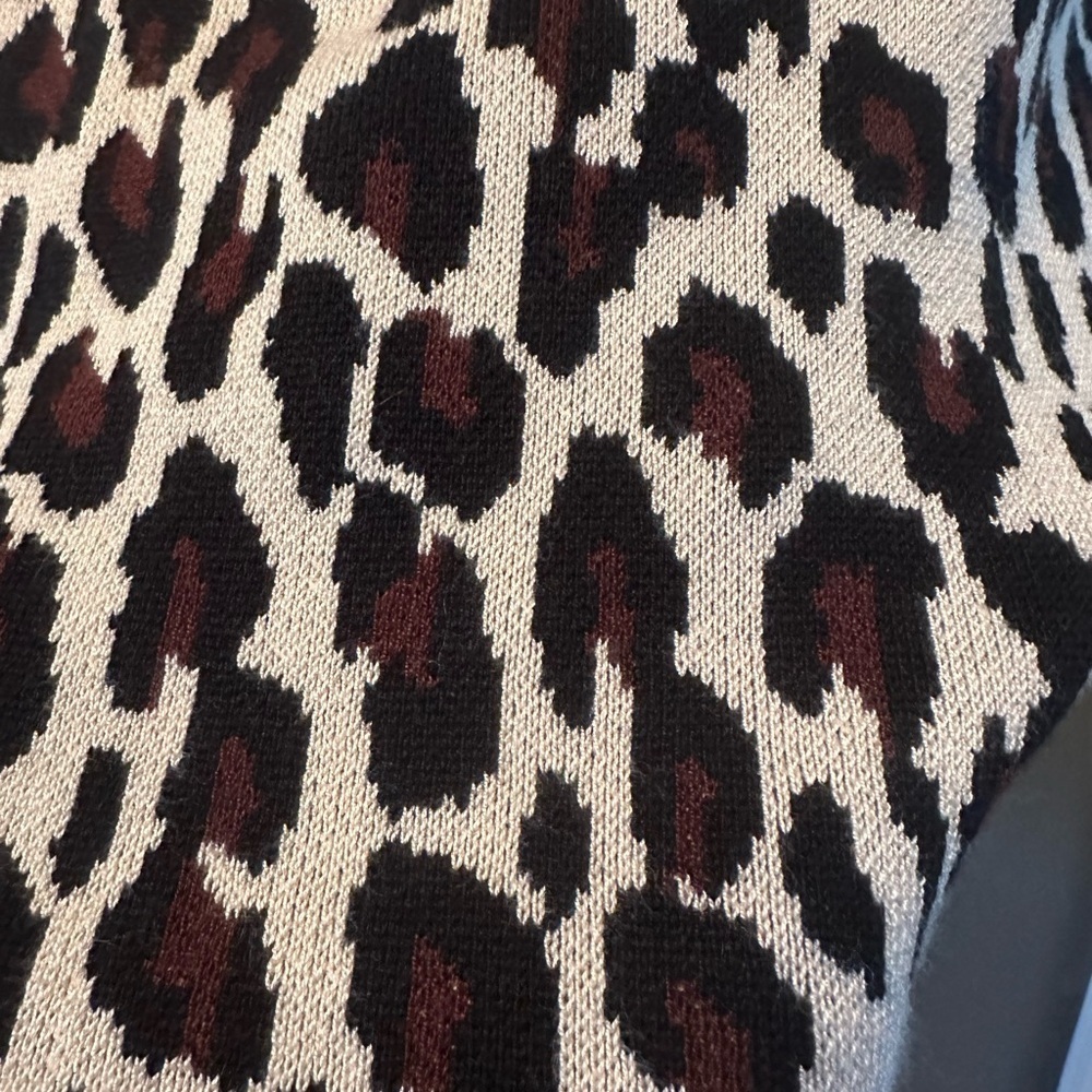 leopard print longsleeve sweater turtleneck dress w puffy shoulders
-Just Taylor - Picture 4 of 5